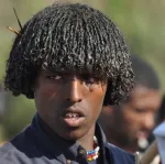 Afar man with the yusuur phenotype. This "mixed" physiognomy is found across the Horn, but is most common in southern Somalia, parts of Djibouti, Ethiopia and Eritrea. It is related to the mariin phenotype, having evolved in the Horn through contact between the region's early Cushitic settlers (of cad and mariin phenotypes) and the indigenous Ribi hunter-gatherers.