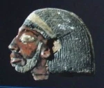 Another ancient Semitic figure. This individual has the same overall attributes as the former, but has less pronounced nasal projection and is more deeply pigmented. He therefore likely represents the Mahra and other similar groups, who, because of their geographical isolation, have been less exposed to foreign influences. As such, they have retained more of the Semites' original Natufian ancestry.