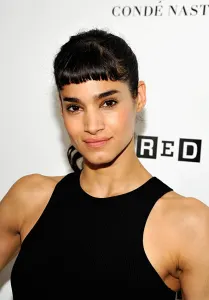 Berber dancer and actress Sofia Boutella. Note the close likeness to Jawahir Ahmed. This calls to mind Coon (1939)'s assertion that "the Tuareg in their pure form belong to a specialized Mediterranean sub-type[...] They resemble the East African Hamites very closely, and especially the whiter element among the Somali."